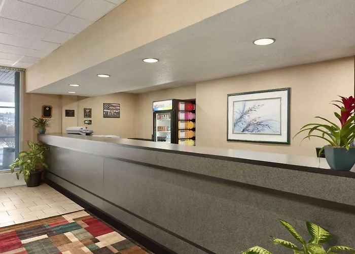 Red Carpet Inn & Suites Hazleton