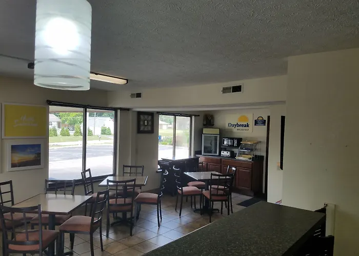 Days Inn By Wyndham Bloomington