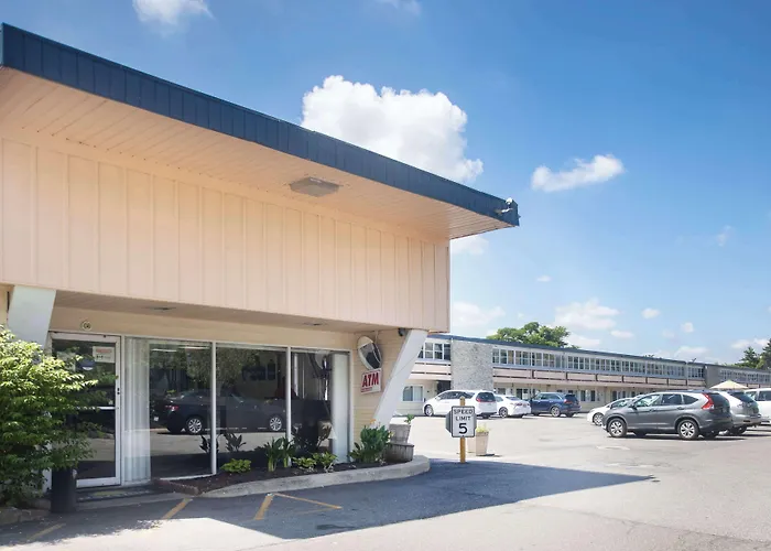 Days Inn By Wyndham Hicksville Long Island