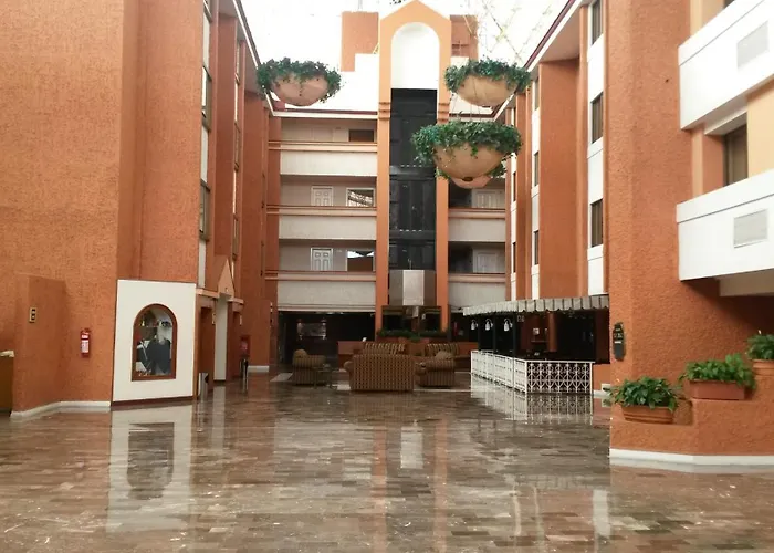Country Plaza