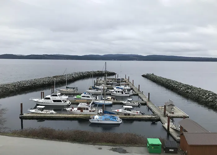 Beach Gardens Resort And Marina
