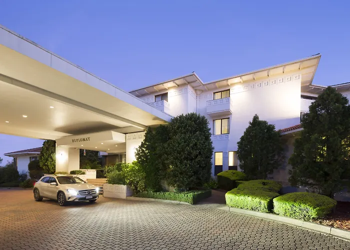 Ramada By Wyndham Diplomat Canberra