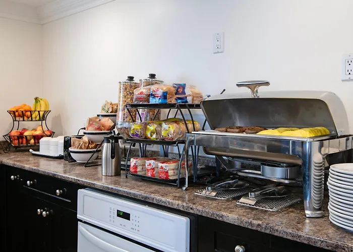 Riverland Inn & Suites