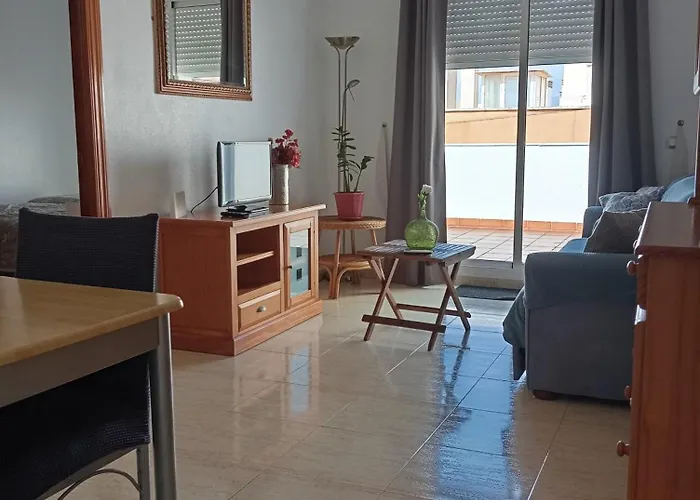 One-Bedroom Flat 200M From The Beach