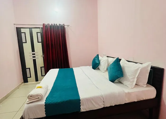 Mahadev Hotel !! Near Chandigarh Int'L Airport !