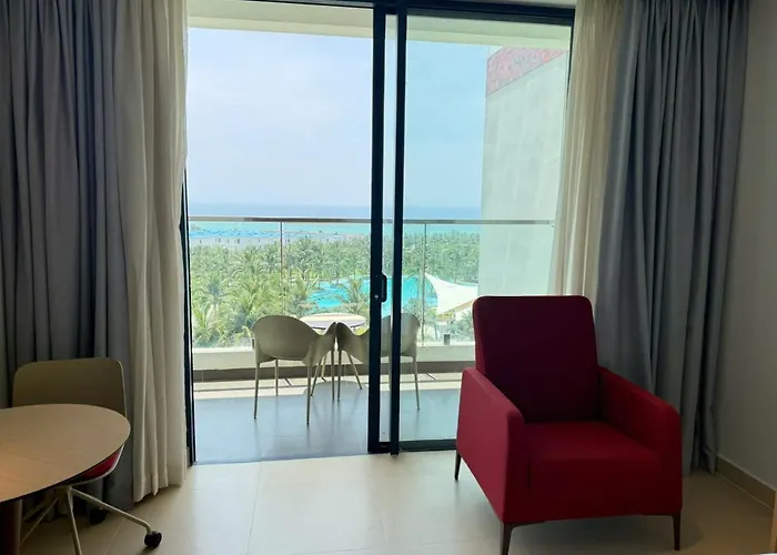 Arena Cam Ranh Seaview - Near Airport