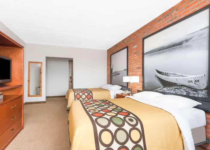 Super 8 By Wyndham Sudbury On