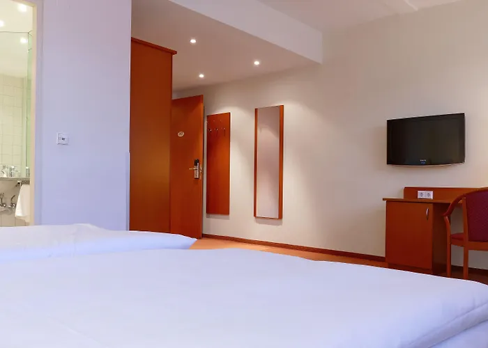 Central Hotel Loewen