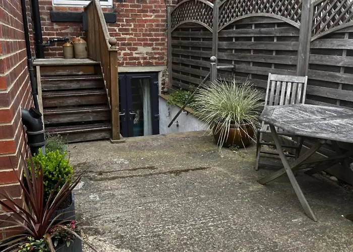 The Cheltenham, Stylish 1-Bed Victorian Apartment