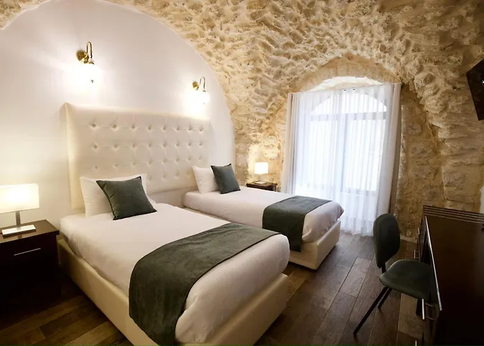 Petrakis Inn