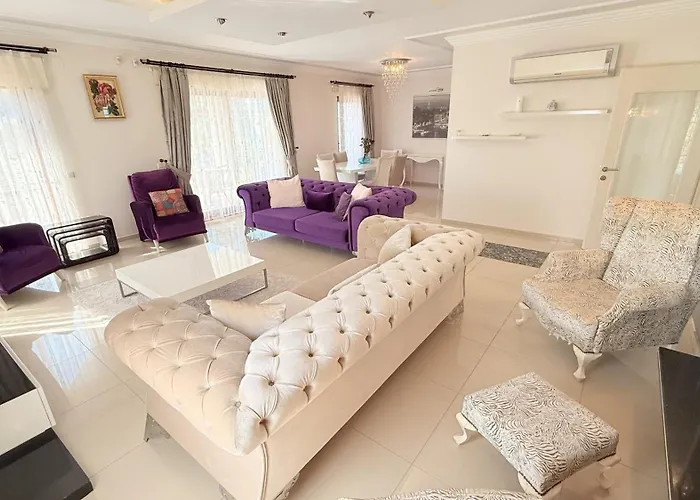Hot Tub-Fireplace-Pets-Sleeps 11-Bbq-Pool-Parking