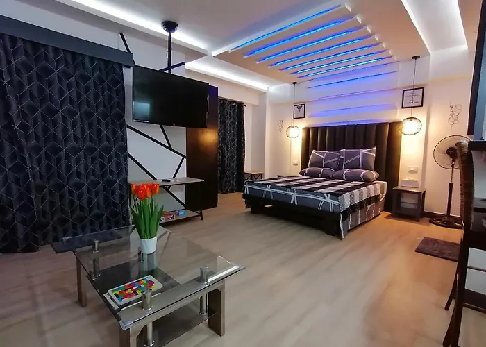 Condo Azur Suites E507 Near Airport, Netflix, Stylish, Cozy With Swimming Pool