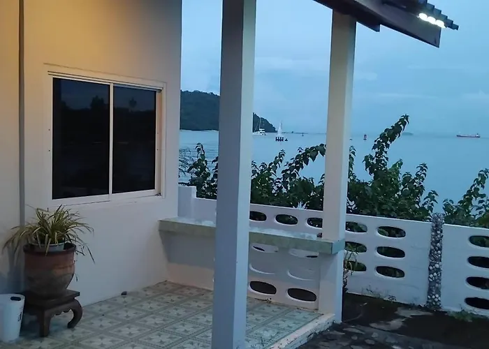 Water'S Edge Resort ,
