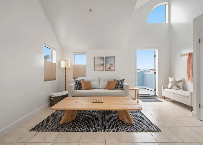 Montara Penthouse Elevated Comfort Above Downtown Half Moon Bay