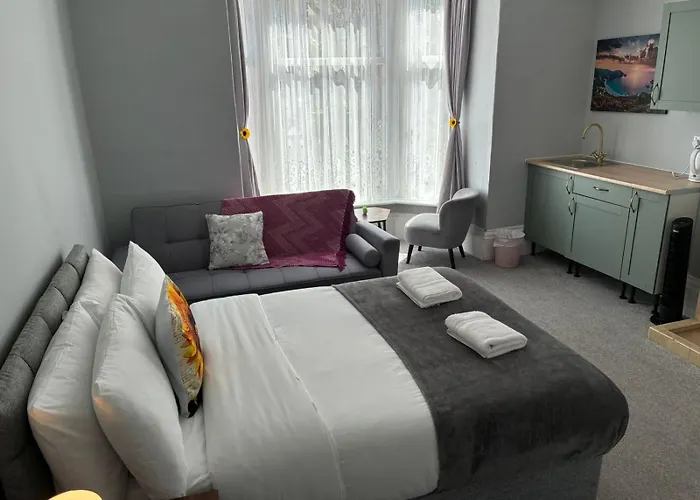 A-N-G Apartments - Parking Ev 22Kw By The Beach, Canoe Lake & South Parade Pier