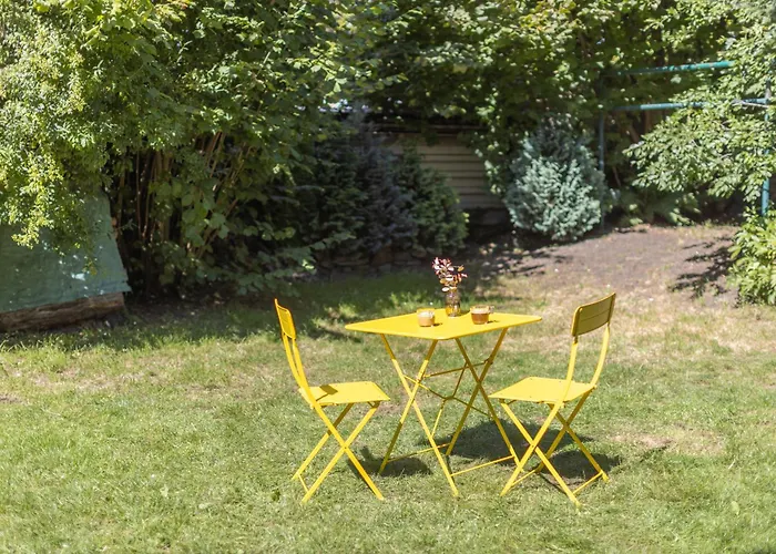 Ruhiges Zimmer Mit Gartenblick & Schreibtisch