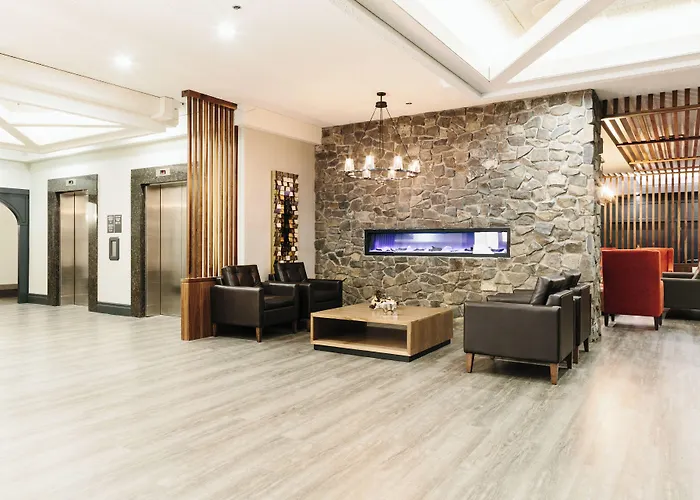 Elk + Avenue Hotel