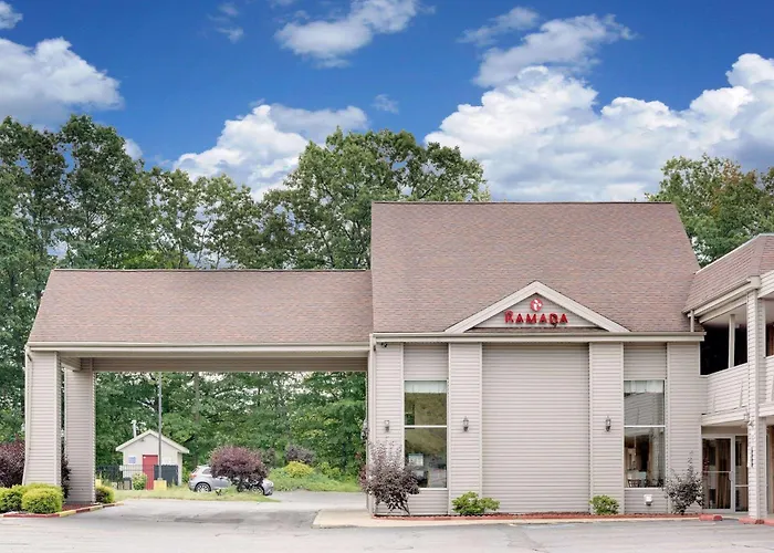 Ramada By Wyndham Cleveland Airport West Motel Fairview Park