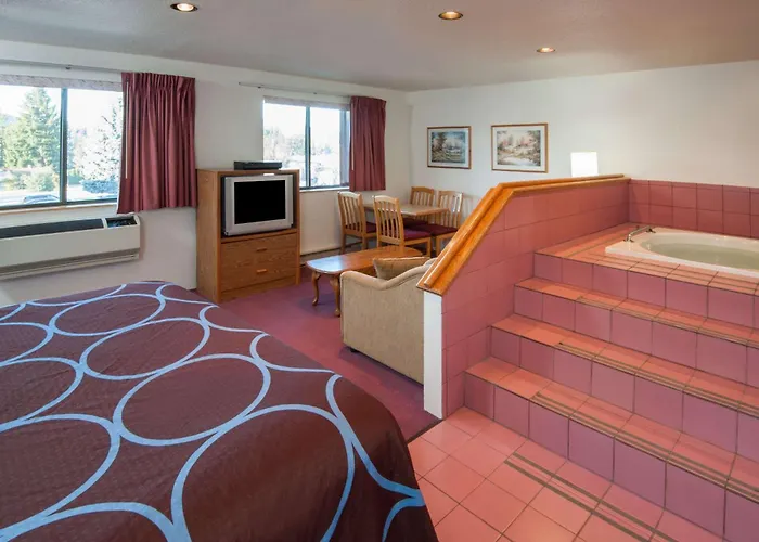 Super 8 By Wyndham Salmon Arm