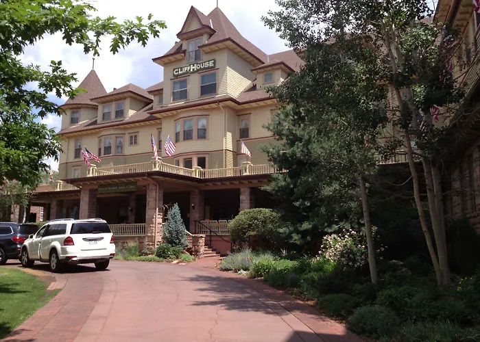 Cliff House At Pikes Peak