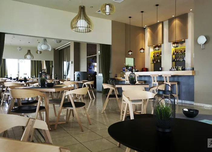 Hotel Avra By Smile Hotels - Free Airport Shuttle
