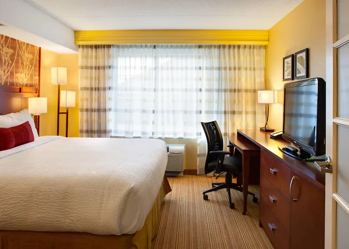 Courtyard By Marriott London