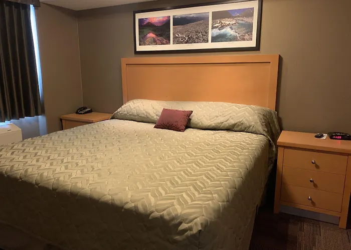 Woodlands Inn & Suites