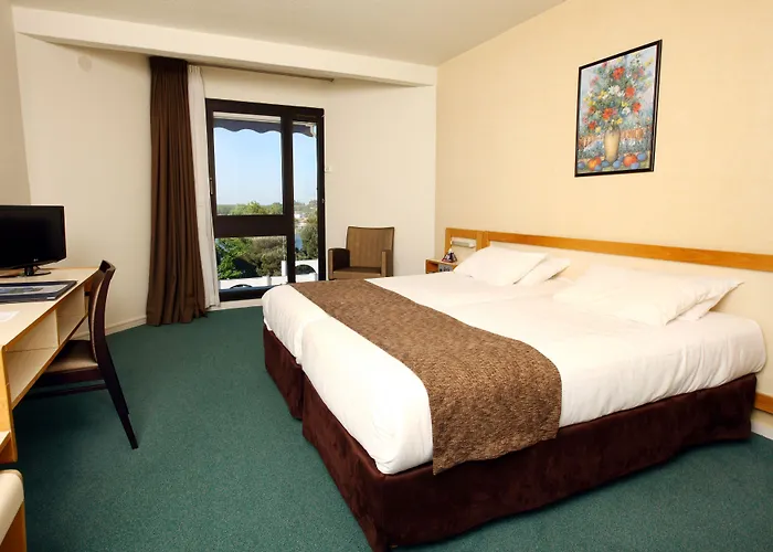 Brit Hotel Du Lac
