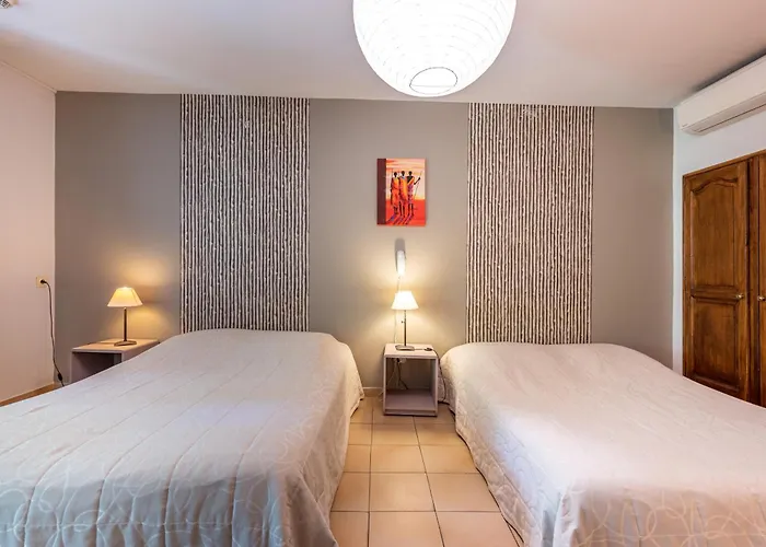 Au Saint Roch - Hotel Et Jardin