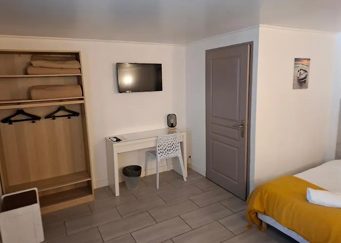 Hotel Le Medieval - Parking Inclus & Accueil Velo