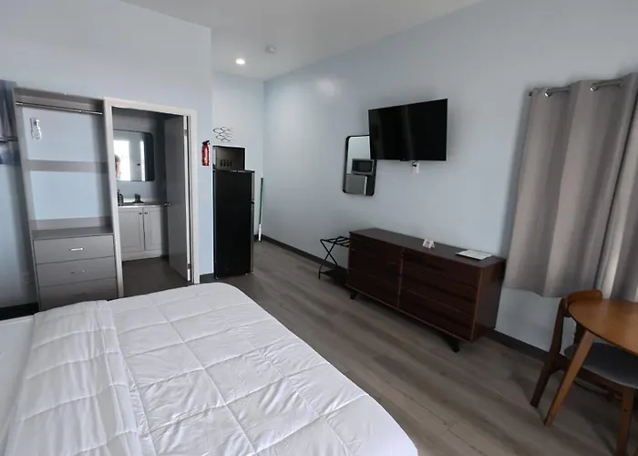 Town Center Plaza & Suites Abaco
