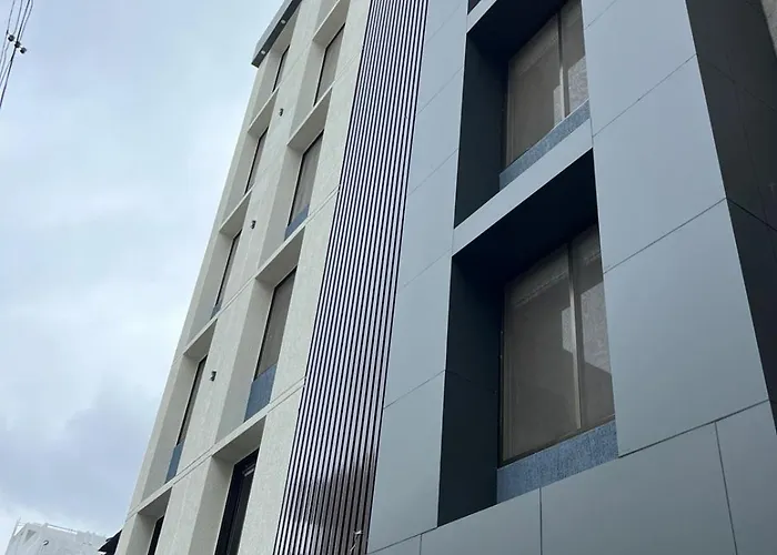 Hotel Mauli Lodging