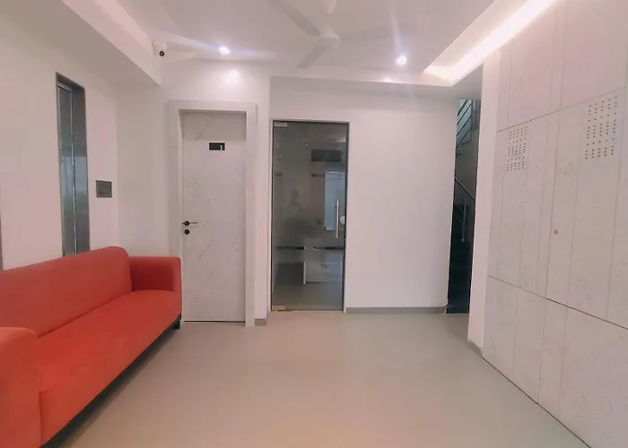 Hotel Mauli Lodging