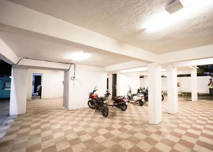 Hotel The White House Ahilyanagar