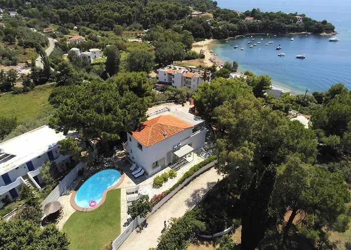 Spacious Villa Overlooking Beach With Private Pool