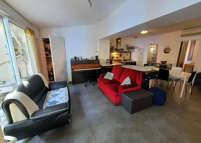 Quiet Ground Floor, Air Conditioning, Garden, 3 Bedrooms, 7 People Max