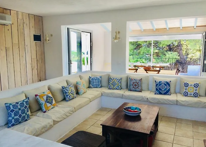 Spacious Villa Overlooking Beach With Private Pool