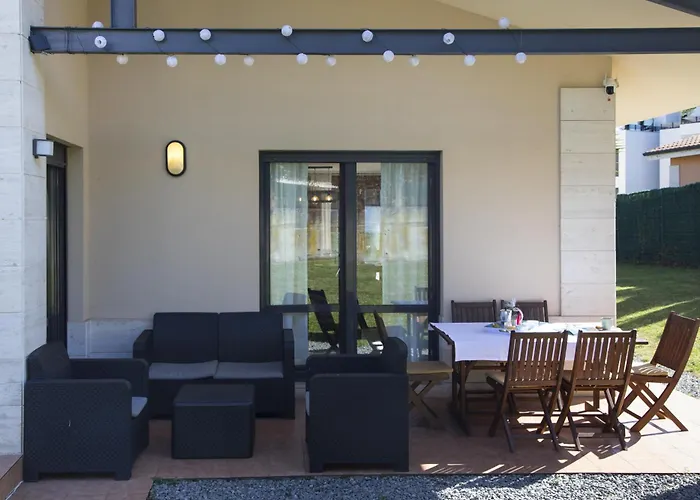 Villa Playa de Barro – Jardín privado junto al mar