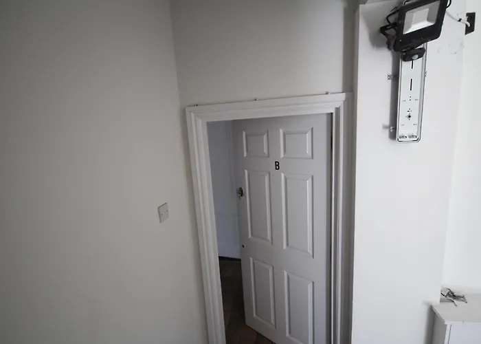 Osterley Place - Apt B