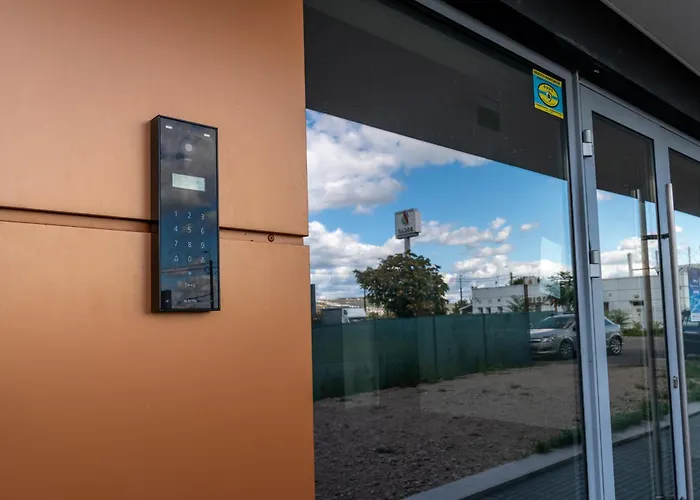 Xtn House Airport With Parking