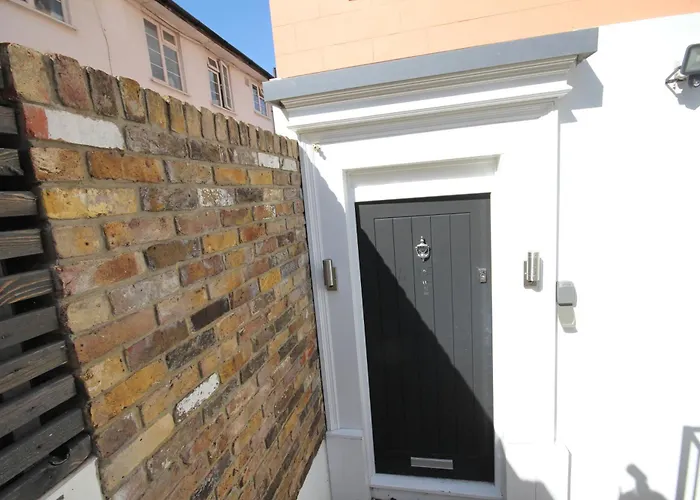 Osterley Mews
