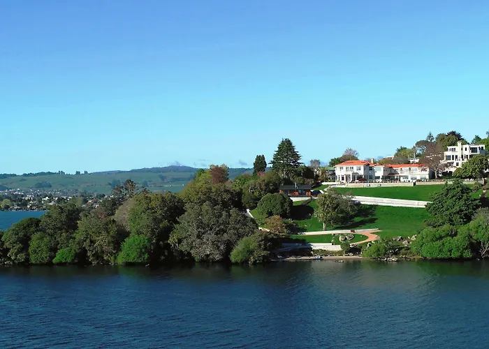 On The Point - Lake Rotorua