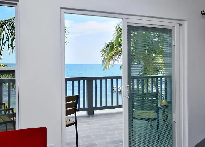 Parrot Cove Lodge