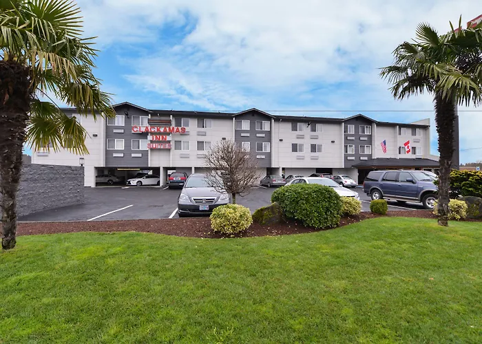 Clackamas Inn And Suites