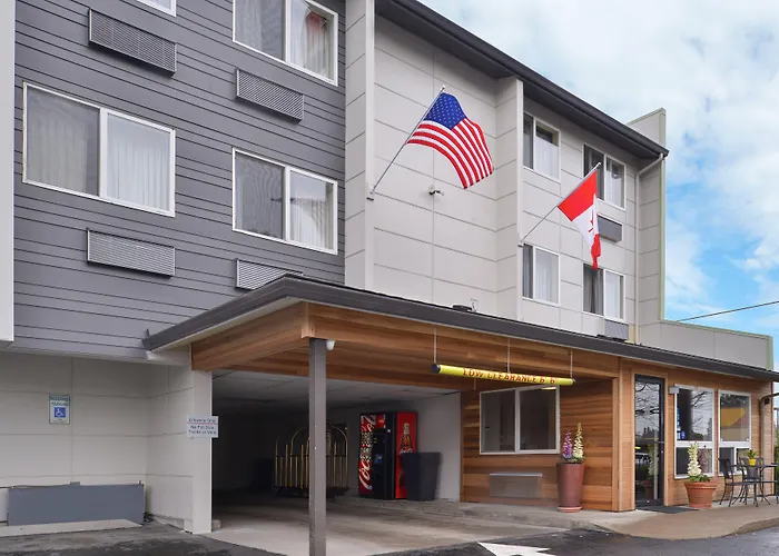 Clackamas Inn And Suites