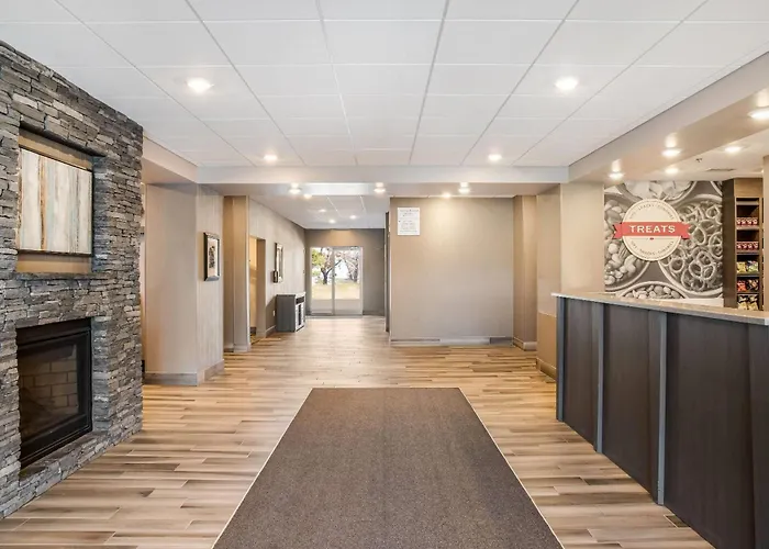Ramada By Wyndham St Paul Ab