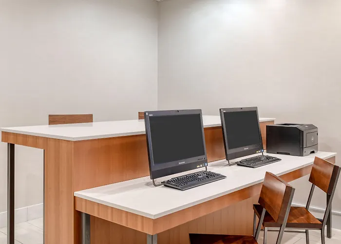 Holiday Inn Express Hotel & Suites Ottawa Airport By Ihg