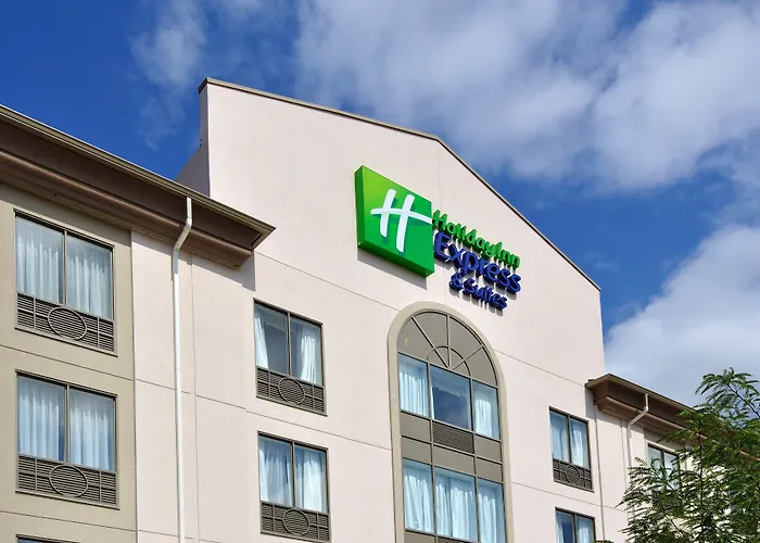 Holiday Inn Express Hotel & Suites Ottawa Airport By Ihg