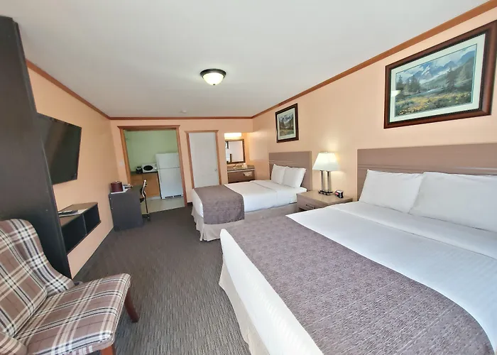 Travelodge By Wyndham Golden Sportsman Lodge