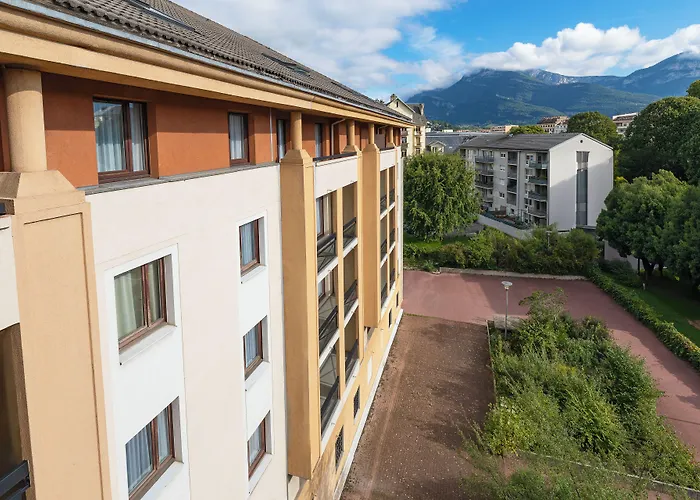 Kyriad Chambery Centre - Hotel Et Residence